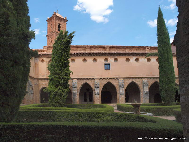 DETALLE DEL CLAUSTRO